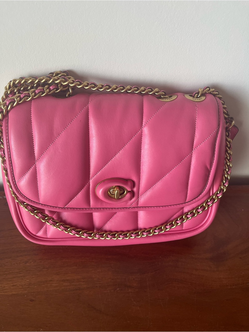 BNWT Coach Pink Quilted Shoulder Bag with Gold Chain. 🌸👛🌸👛